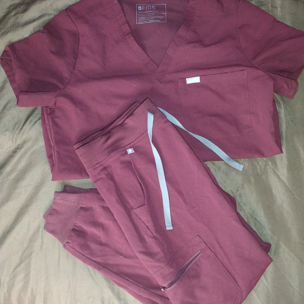 Figs Women's Maroon Scrub Set
